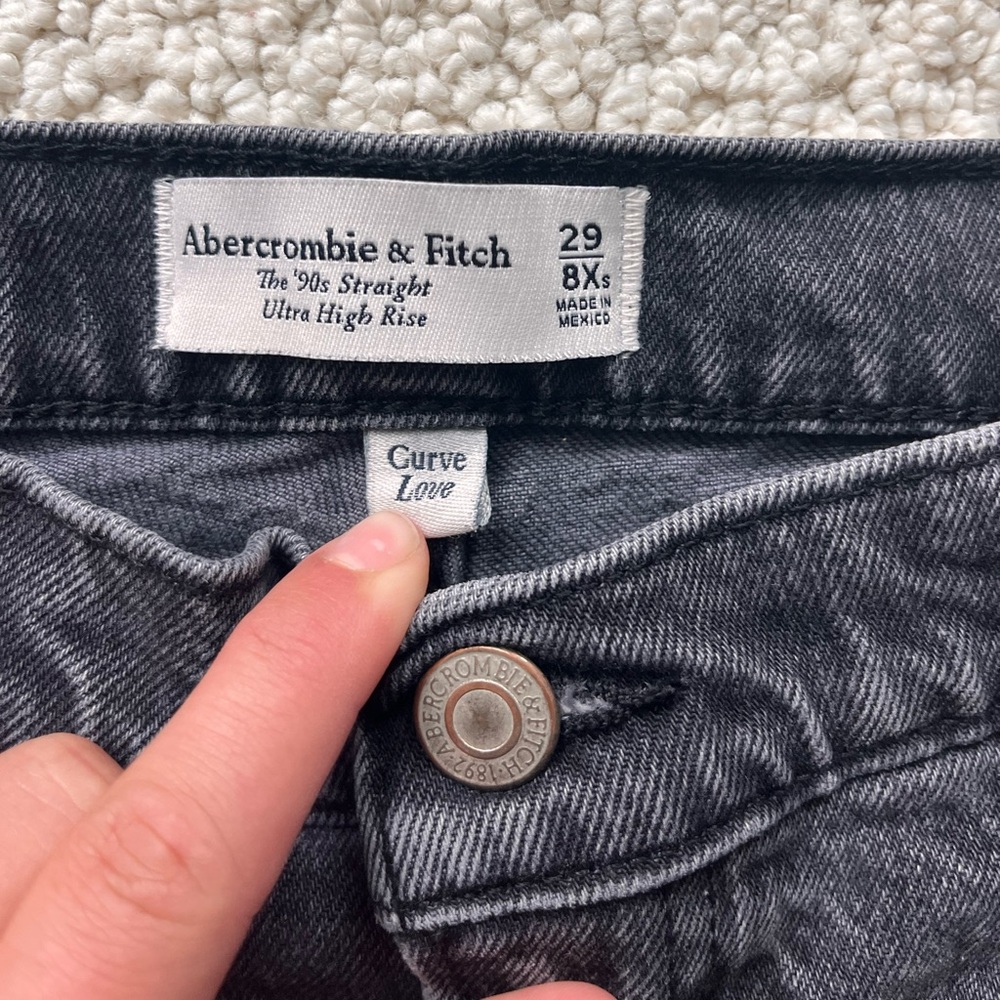 Abercrombie Curve Love The 90’s Straight Ultra High Rise Jean